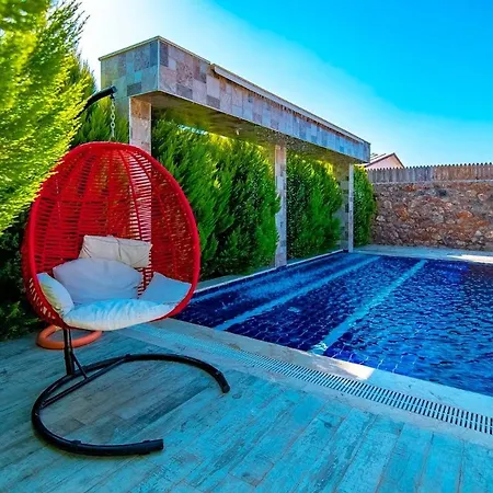 Honeymoon With Sheltered Pool Vila