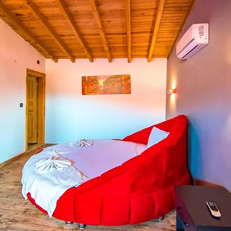 Honeymoon With Sheltered Pool فتحية