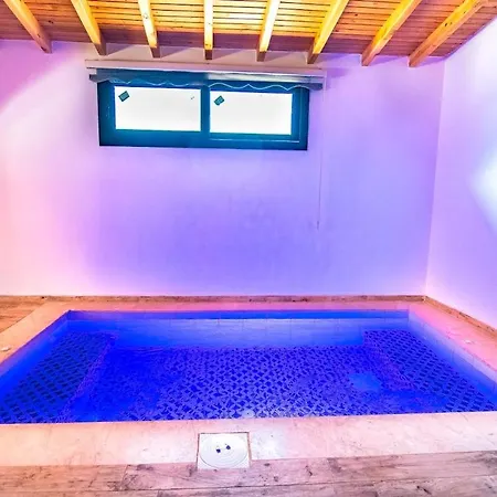 Honeymoon With Sheltered Pool فيلة
