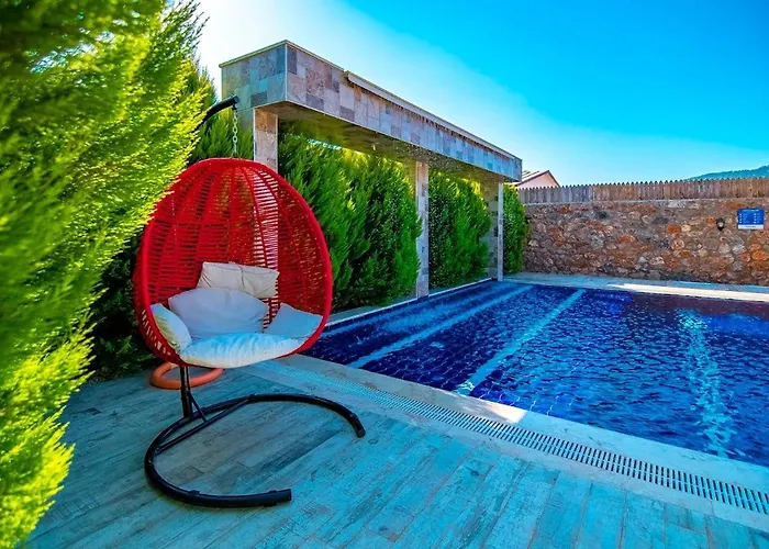 Honeymoon With Sheltered Pool Vila