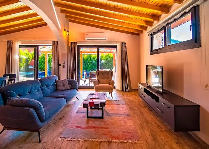 Honeymoon With Sheltered Pool Vila