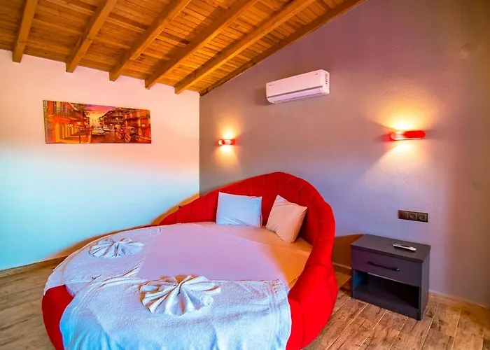 Honeymoon With Sheltered Pool Fethiye