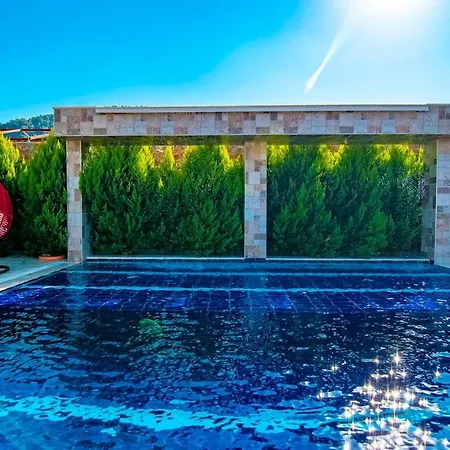 别墅 Honeymoon With Sheltered Pool *