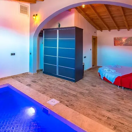 Honeymoon With Sheltered Pool *