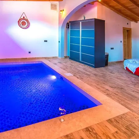 Honeymoon With Sheltered Pool *