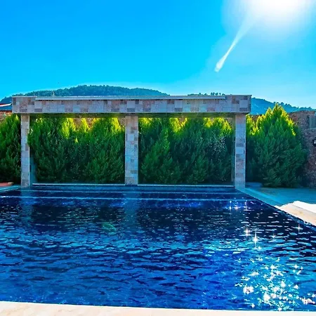 Вилла Honeymoon With Sheltered Pool *