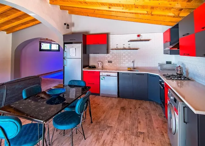 Honeymoon With Sheltered Pool Villa Fethiye