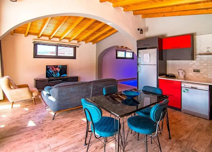 Honeymoon With Sheltered Pool Fethiye