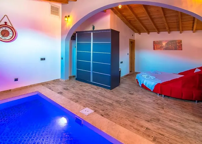 Honeymoon With Sheltered Pool *