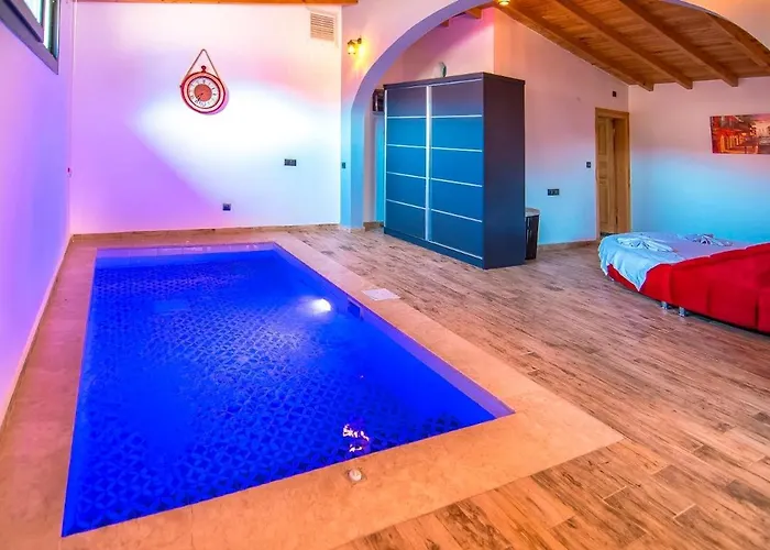 Honeymoon With Sheltered Pool *